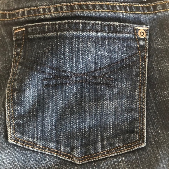 Gap Limited Edition Cut Off Low Rise 10”Bermuda Jean Shorts 24/0 - Picture 7 of 8